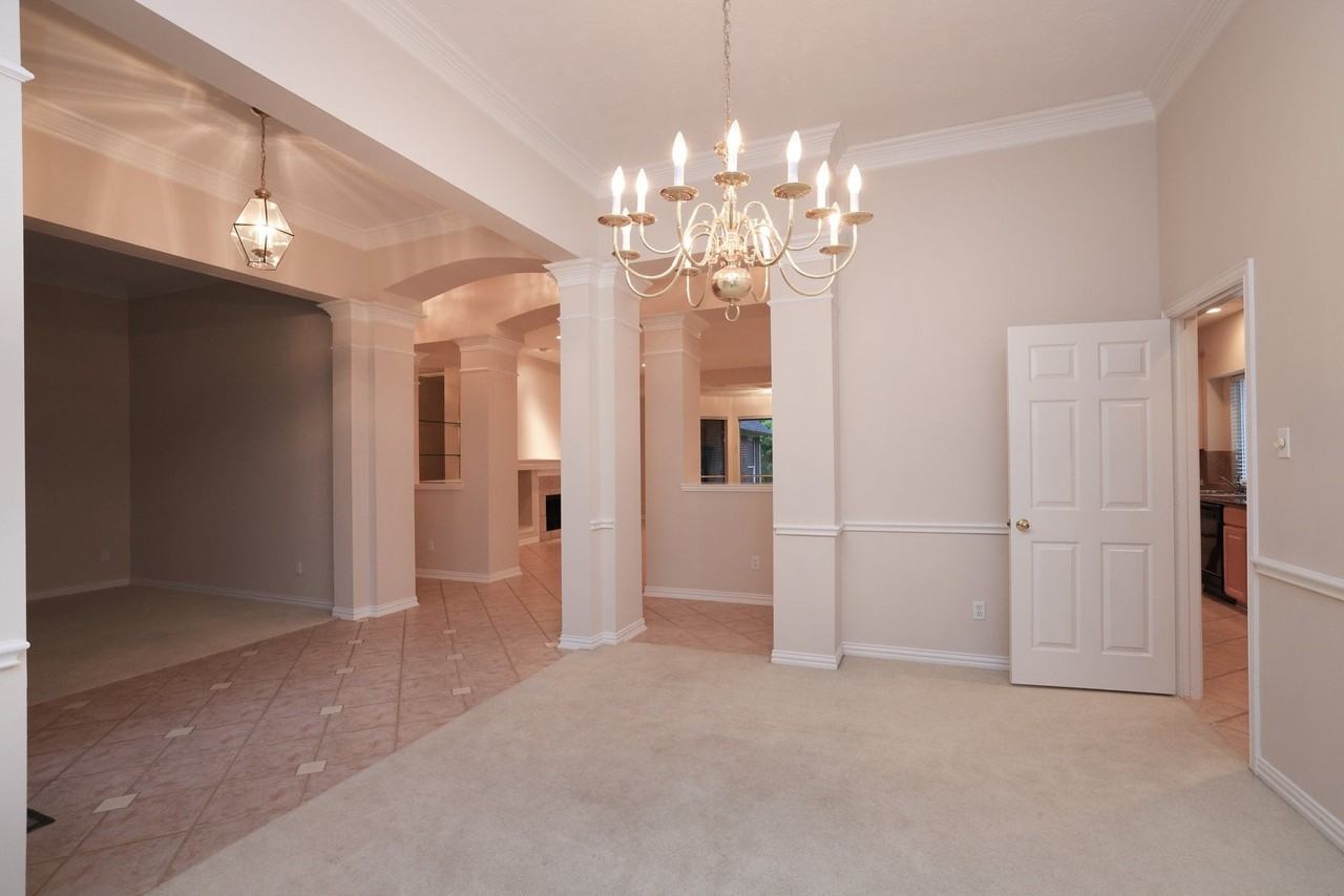 17222 Leeside Dr - Photo 6 of 36