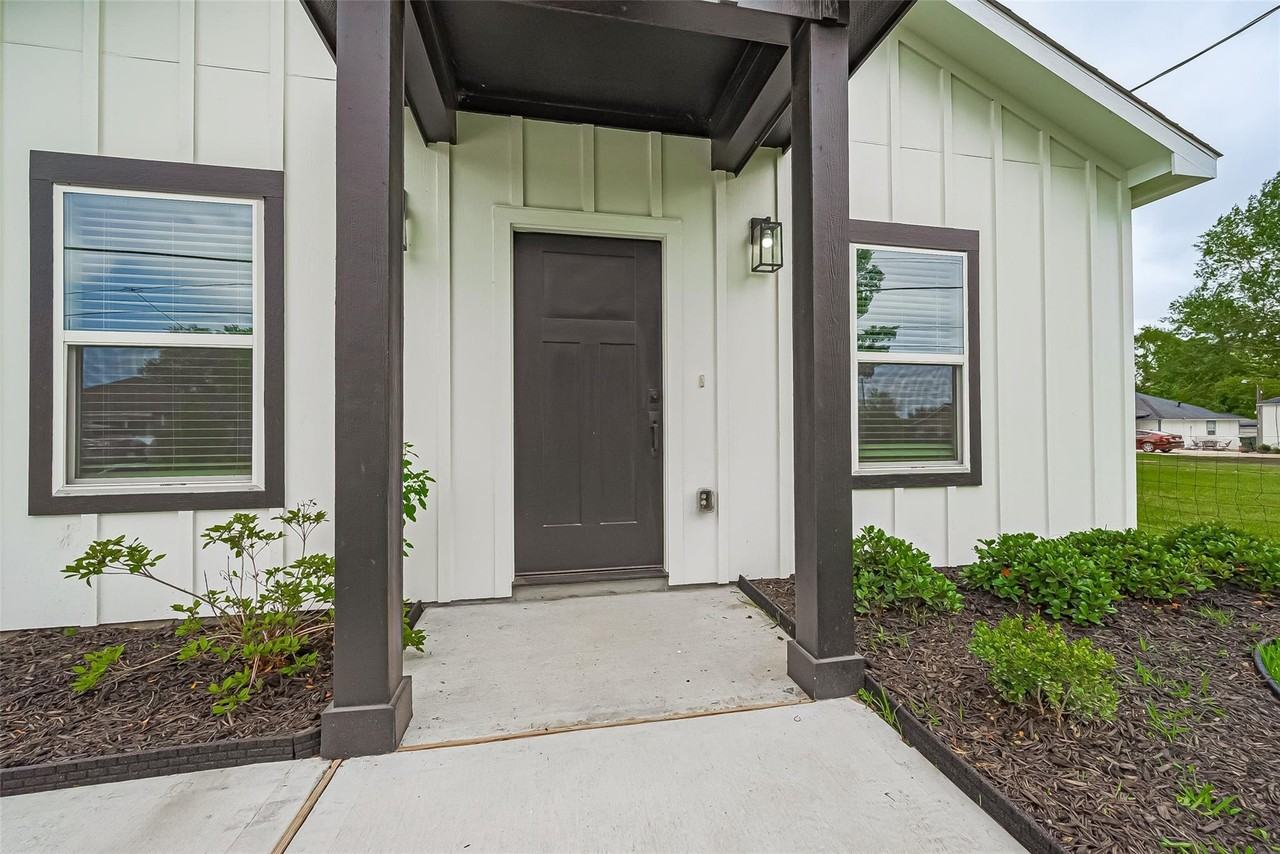 632 Silliman St - Photo 2 of 23