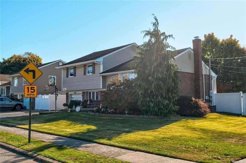 20 Gates Ave - Photo 2 of 35