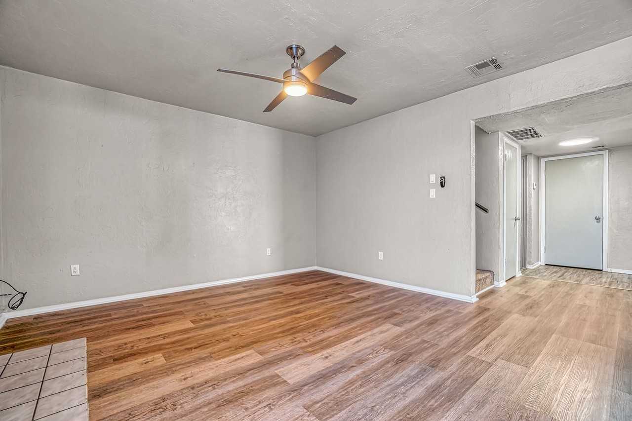 4028 Nw Ozmun Ave Apt A #4028A - Photo 2 of 23
