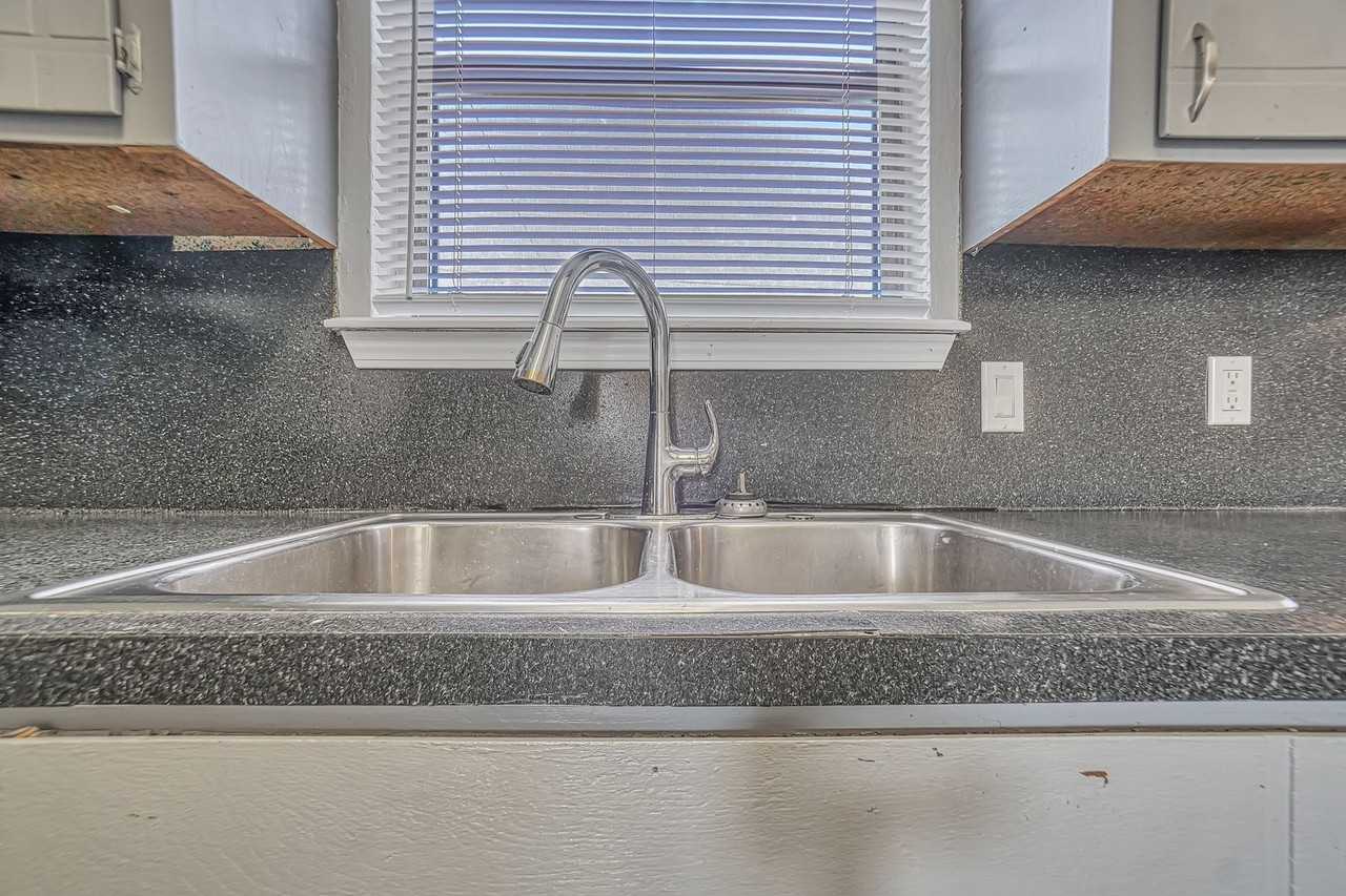 4028 Nw Ozmun Ave Apt A #4028A - Photo 6 of 23