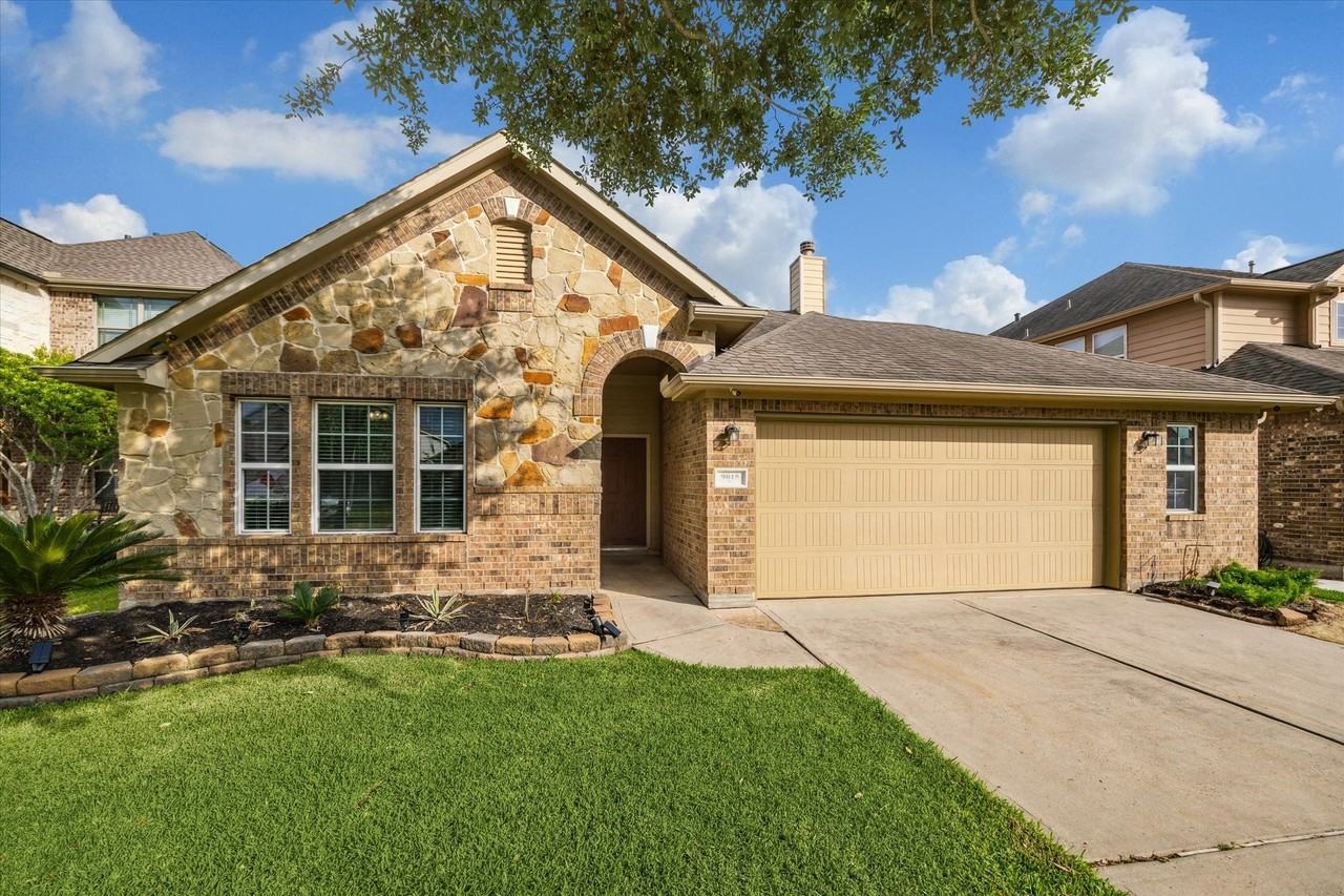 9015 Springcroft Ct - Photo 2 of 12