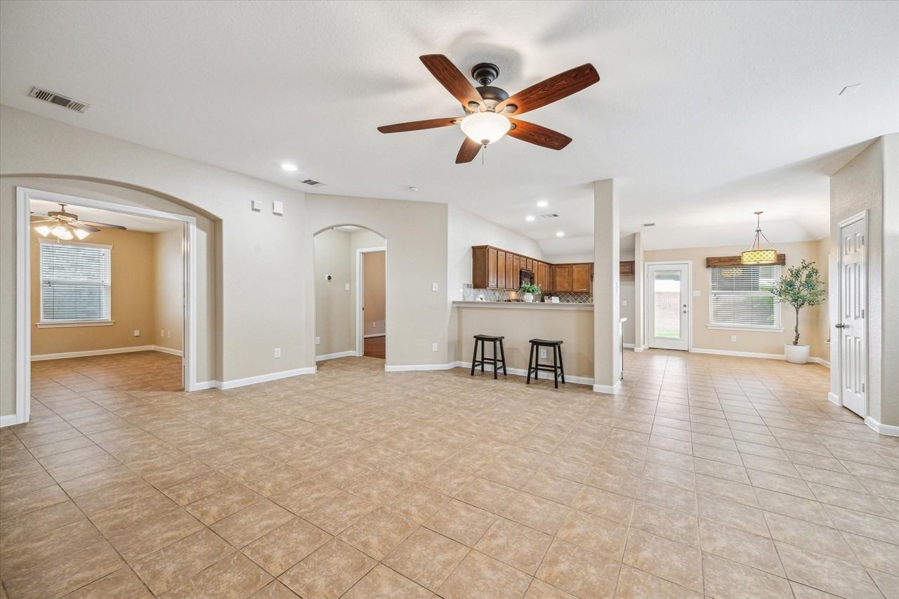 9015 Springcroft Ct - Photo 3 of 12