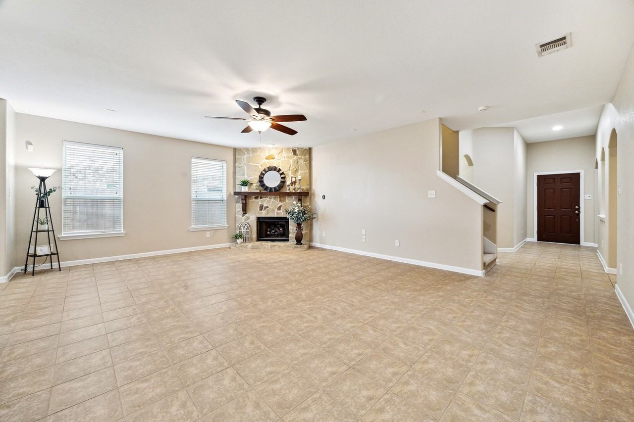 9015 Springcroft Ct - Photo 4 of 12