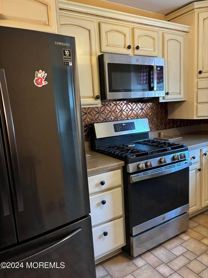 5 Brisbane Ct - Photo 5 of 23