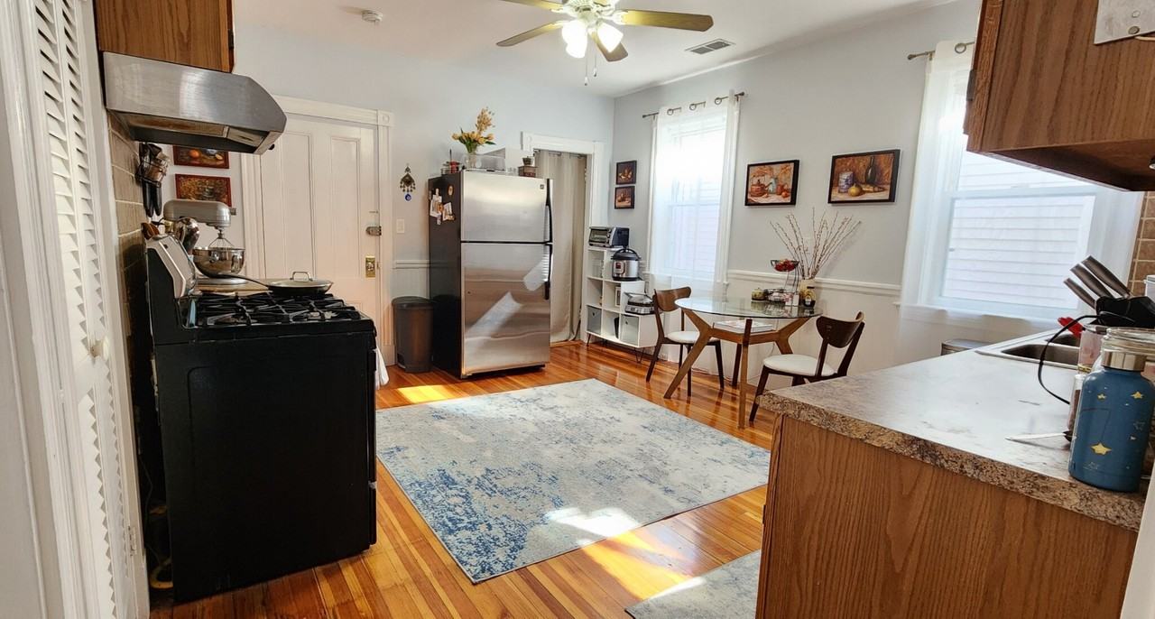 66 Chestnut St #2 - Photo 5 of 10