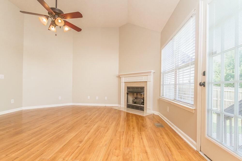 277 Iris Dr - Photo 2 of 15