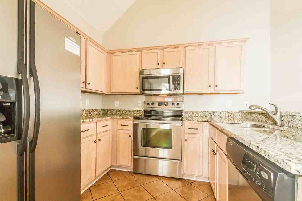 277 Iris Dr - Photo 5 of 15