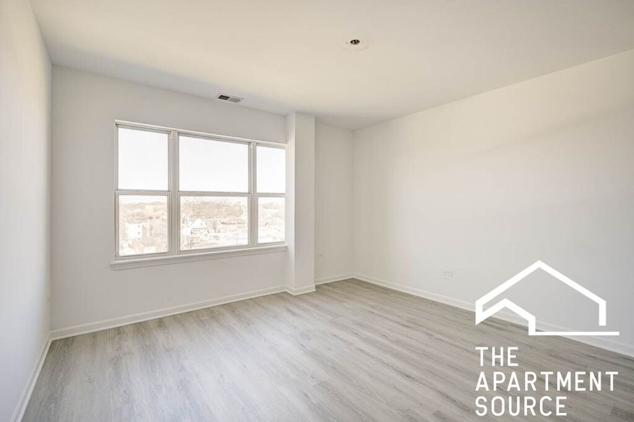 1544 W Glenlake Ave. - Photo 3 of 19