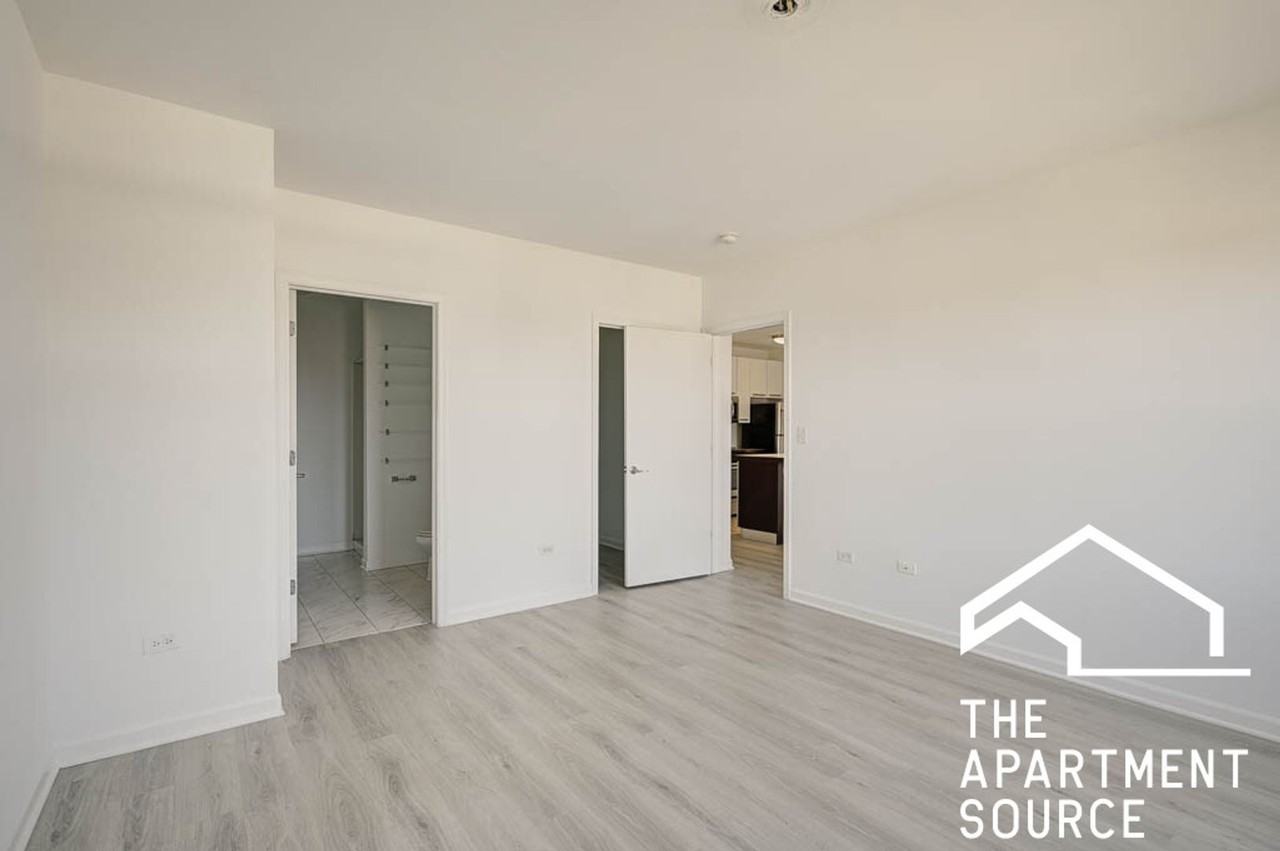 1544 W Glenlake Ave. - Photo 4 of 19
