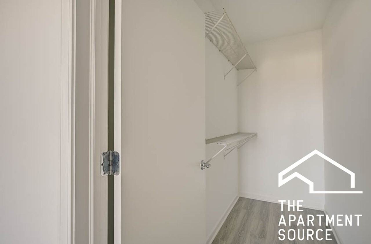 1544 W Glenlake Ave. - Photo 6 of 19