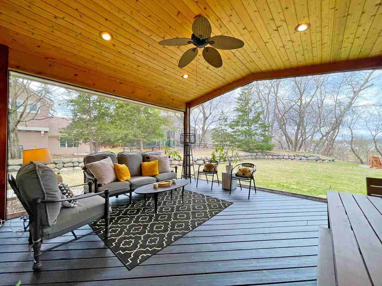 6560 Shadow Ln - Photo 3 of 50