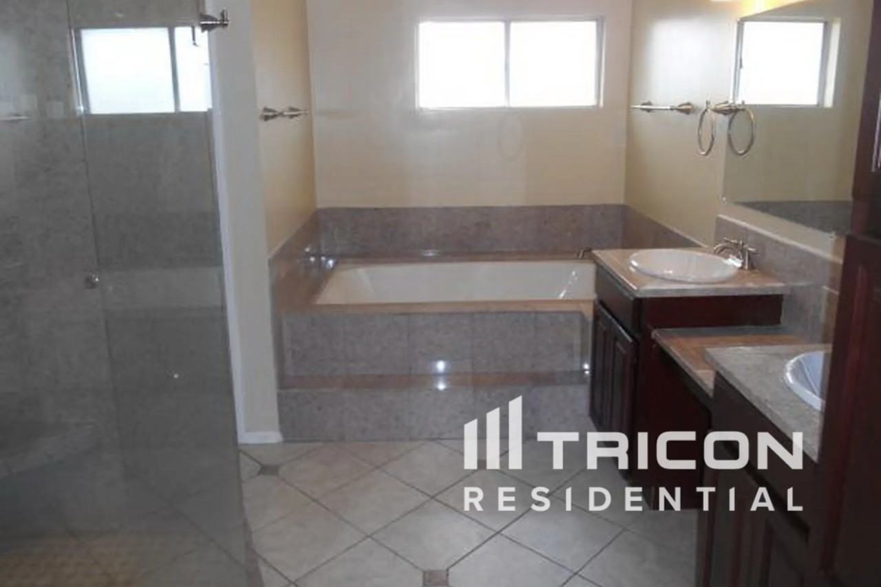 13352 N 77th Avenue Peoria AZ - Photo 3 of 4