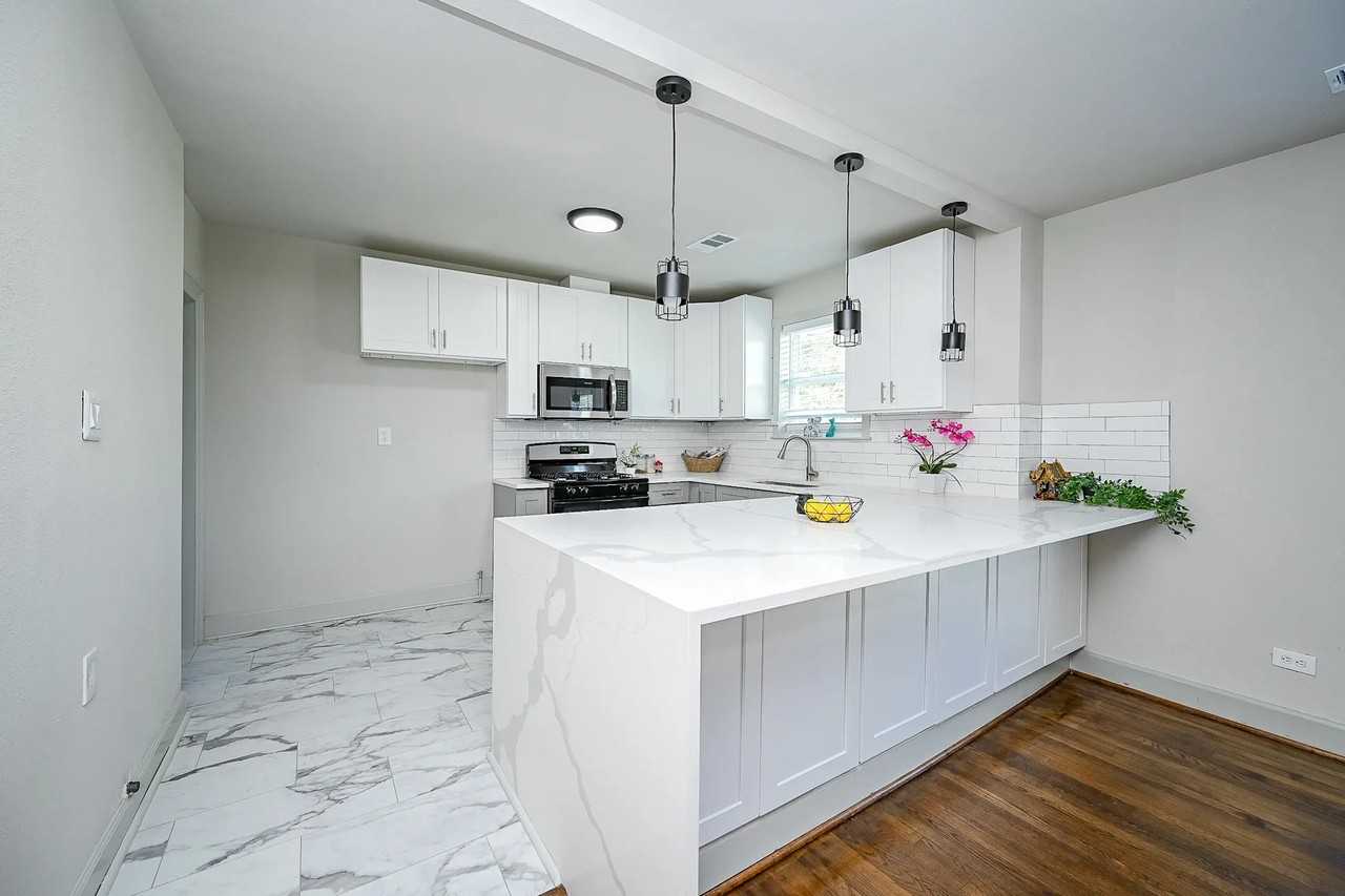 7412 Satsuma St - Photo 2 of 17