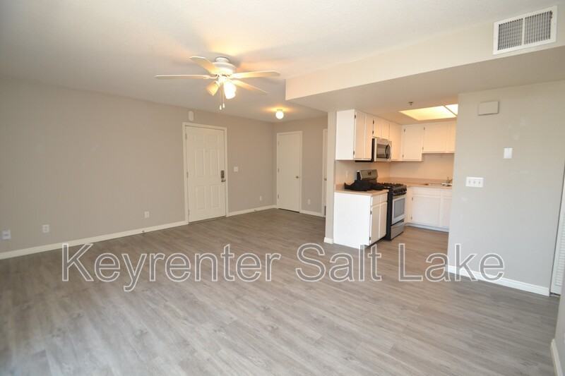 525 Southeast #C6 - Photo 3 of 11