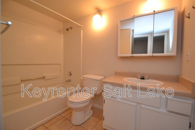 525 Southeast #C6 - Photo 7 of 11