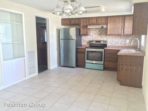 3831 Beechwood Dr - Photo 3 of 10