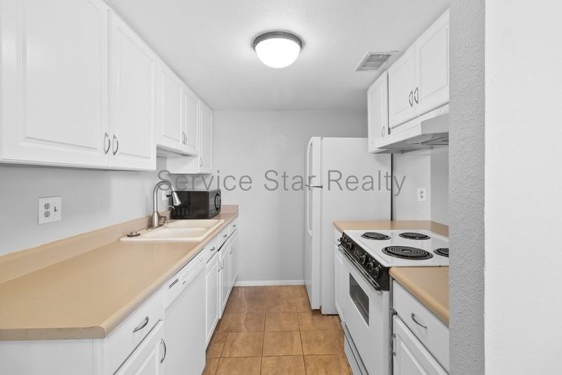 10215 N 8th Pl - Photo 6 of 19