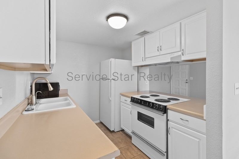 10215 N 8th Pl - Photo 5 of 19