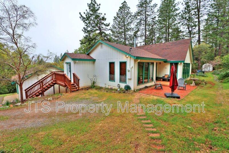 2812 Centennial Ct - Photo 2 of 50