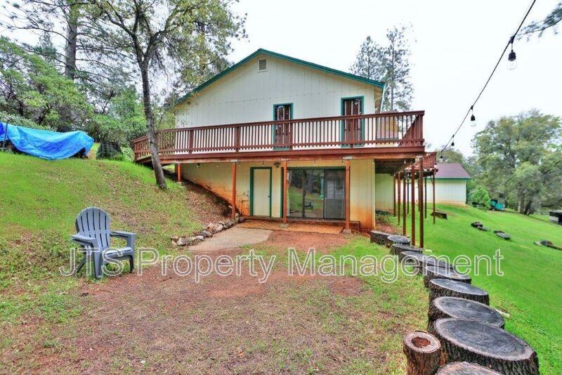 2812 Centennial Ct - Photo 3 of 50