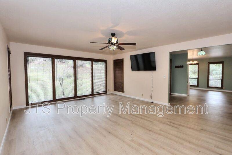 2812 Centennial Ct - Photo 5 of 50