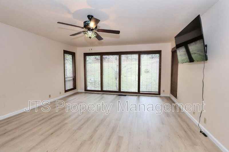 2812 Centennial Ct - Photo 6 of 50