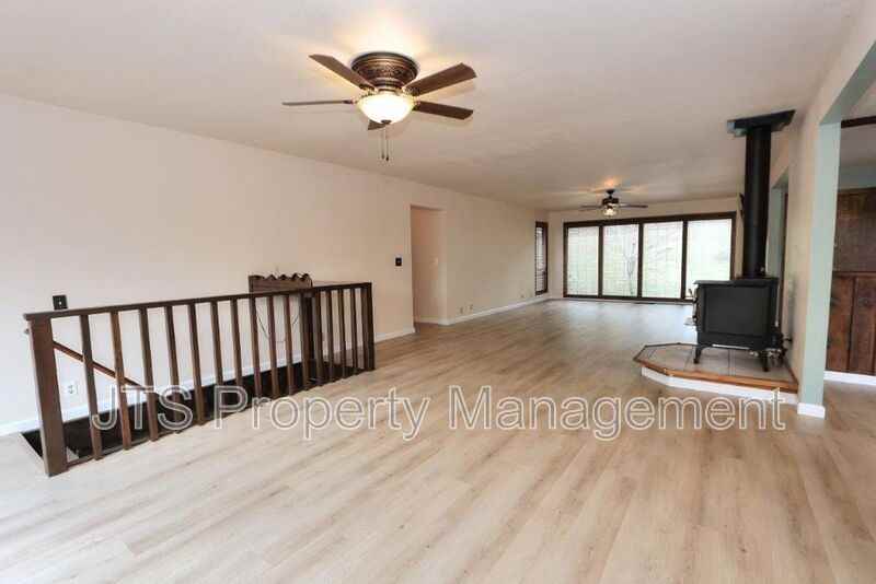 2812 Centennial Ct - Photo 6 of 50