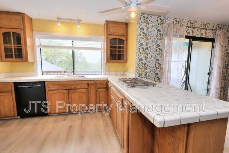 2812 Centennial Ct - Photo 7 of 50