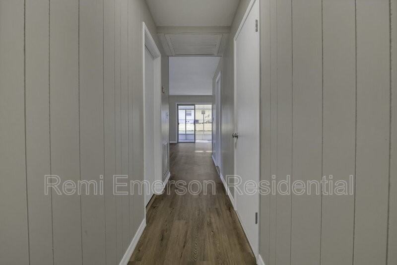 14025 Se 54th Ct - Photo 3 of 32