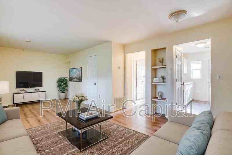 636 S Woodlawn Blvd - Photo 2 of 9