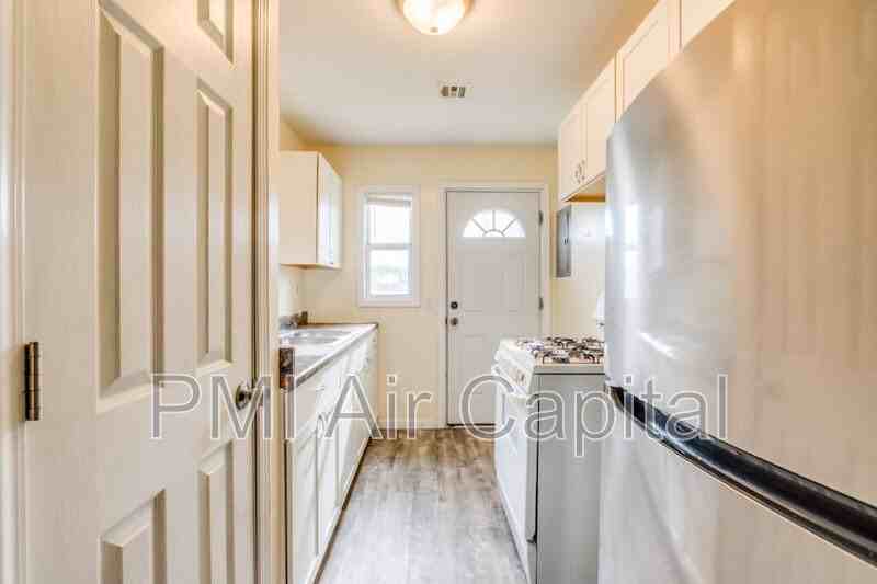 636 S Woodlawn Blvd - Photo 3 of 9