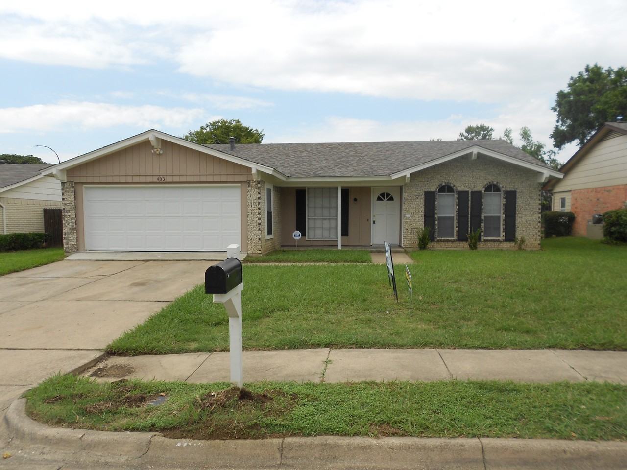 403 E Timberview Ln - Photo 2 of 11