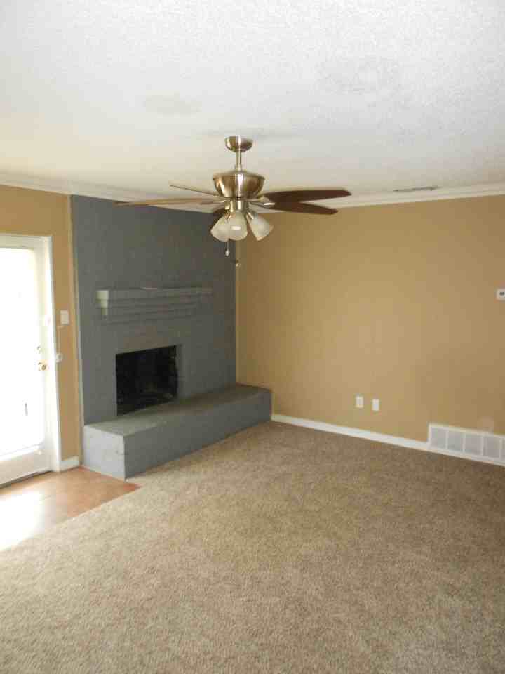 403 E Timberview Ln - Photo 3 of 11