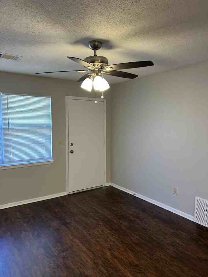 924 N Bradley Ave - Photo 2 of 25