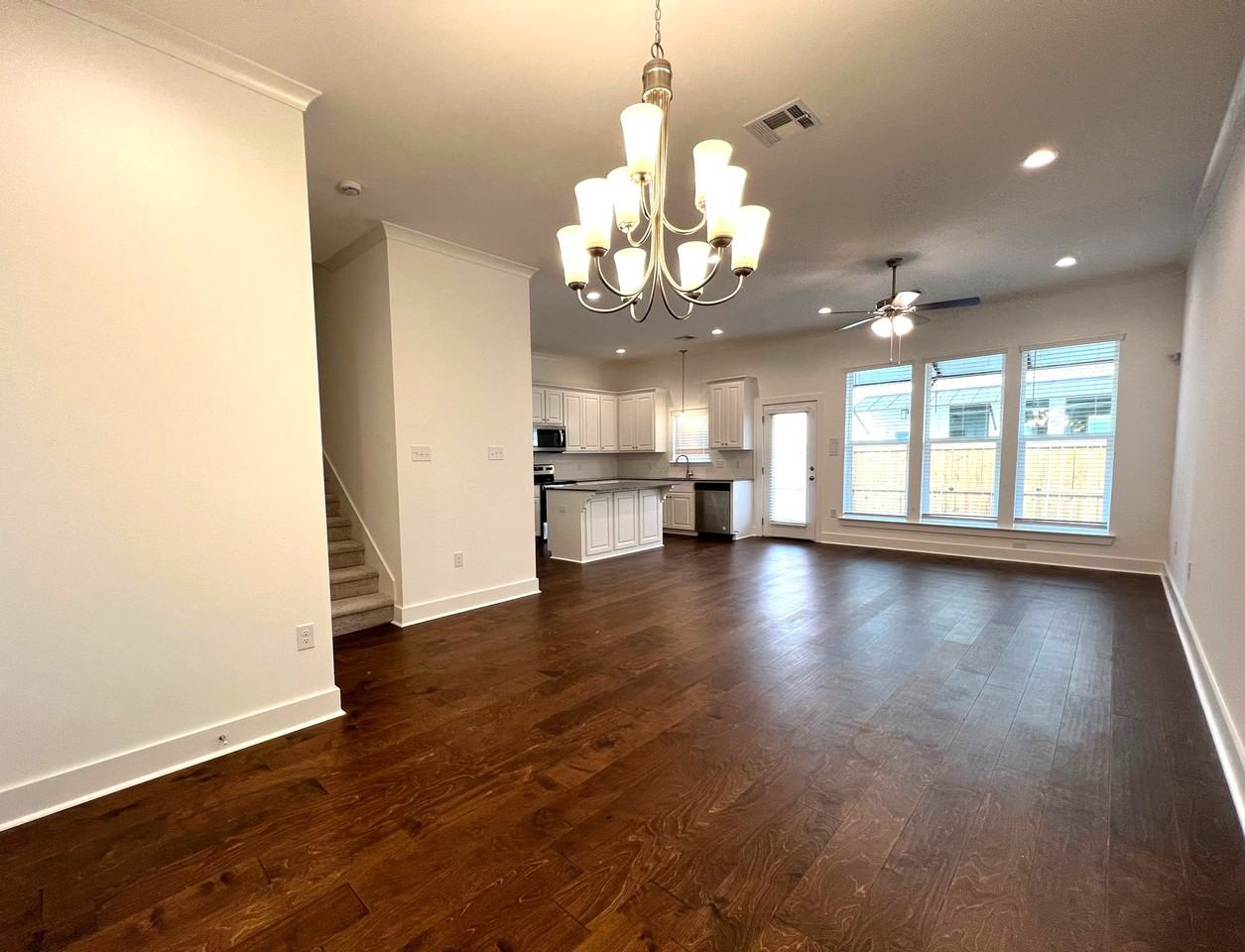 1109 Briar Gate Dr - Photo 4 of 14