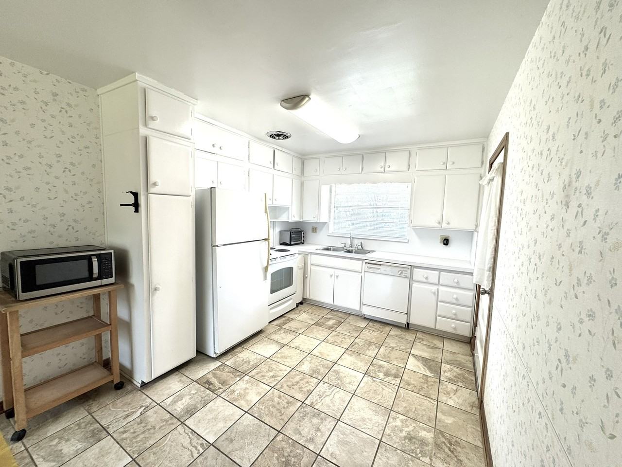 1137 6th Ave N - Photo 2 of 25