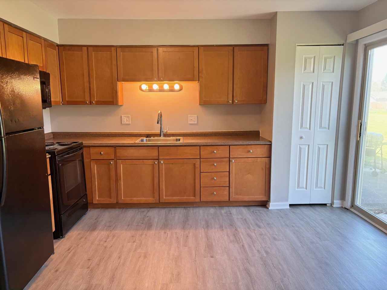 724 Oakton Rd - Photo 2 of 17