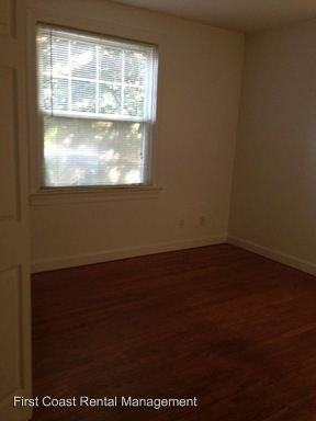 1379 Ingleside Ave - Photo 3 of 10