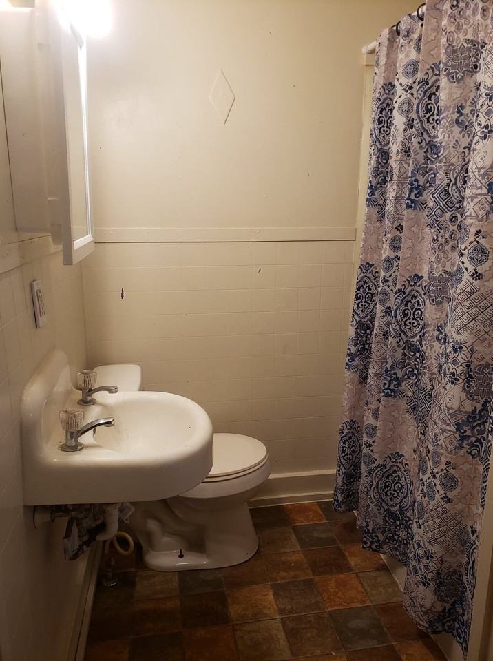 601 E Reed - Photo 2 of 5