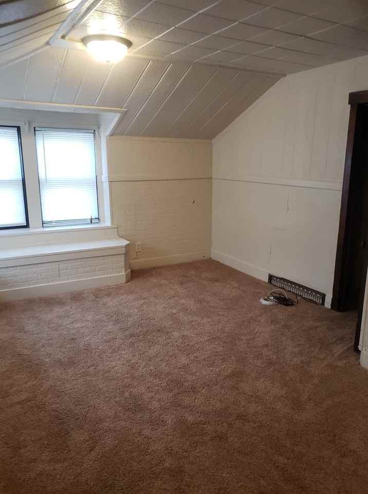 601 E Reed - Photo 3 of 5