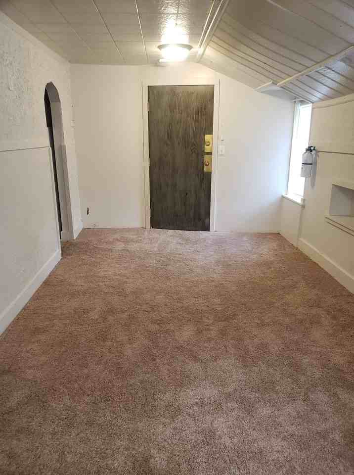 601 E Reed - Photo 5 of 5