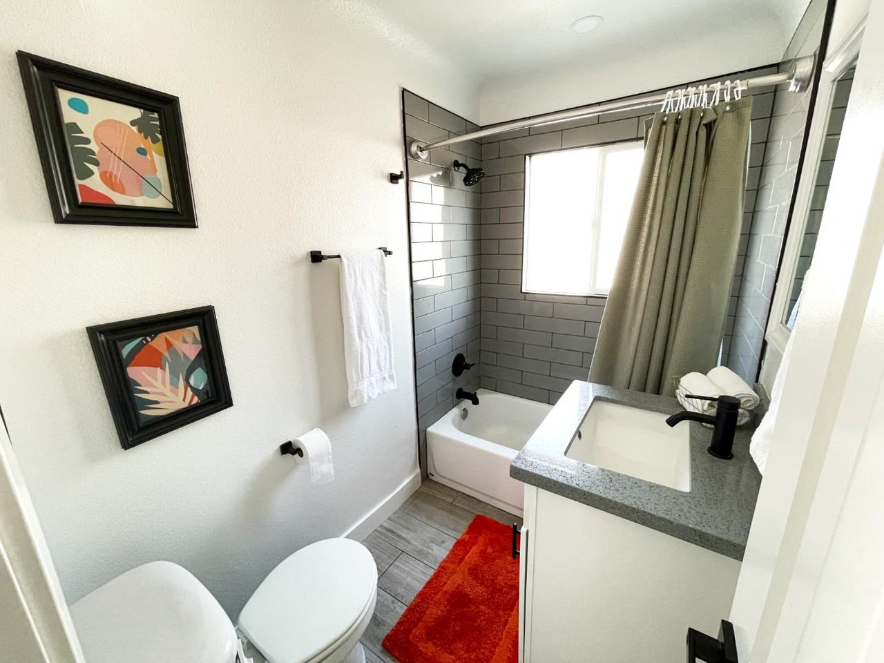 Clarendon 1311 Unit 1 - Photo 4 of 19