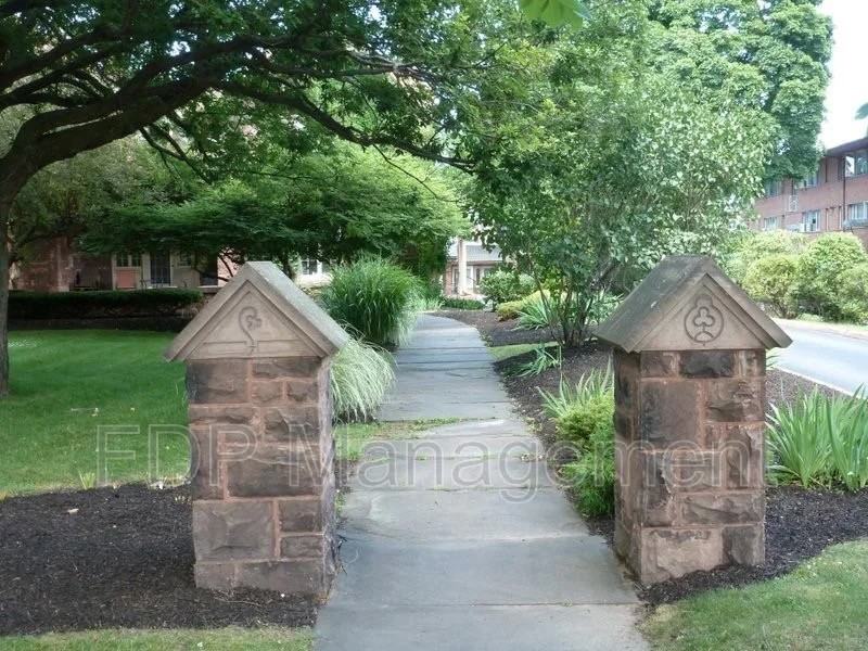 660 East Ave - Photo 3 of 33