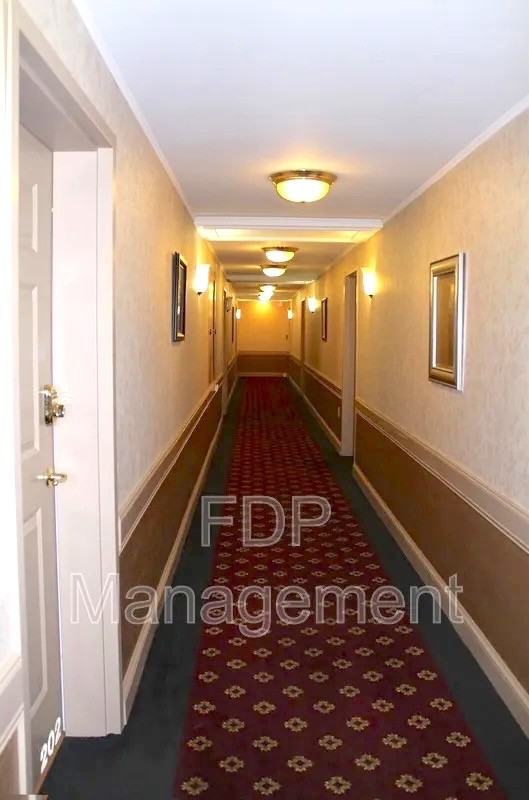 660 East Ave - Photo 5 of 33