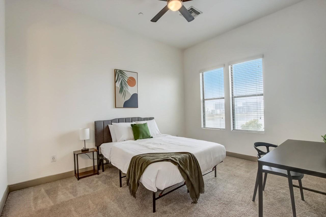 555 North College Avenue - Photo 3 of 65