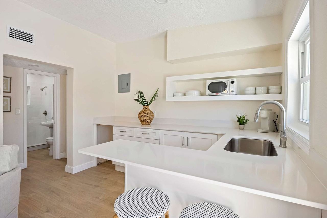 637 South Orlando Avenue - Photo 4 of 37