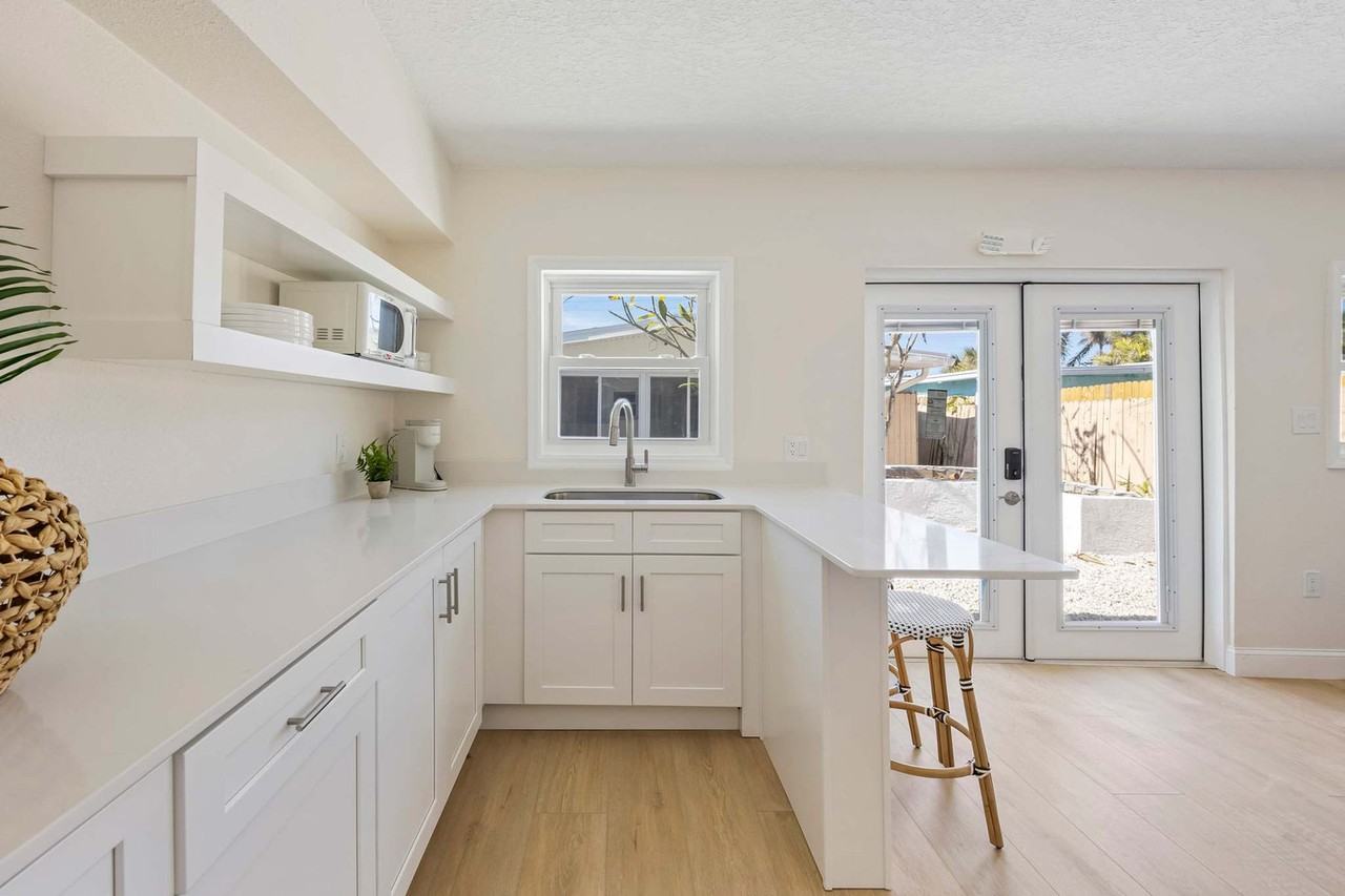 637 South Orlando Avenue - Photo 5 of 37