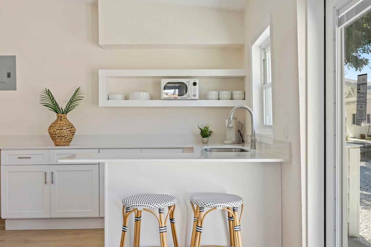 637 South Orlando Avenue - Photo 7 of 37