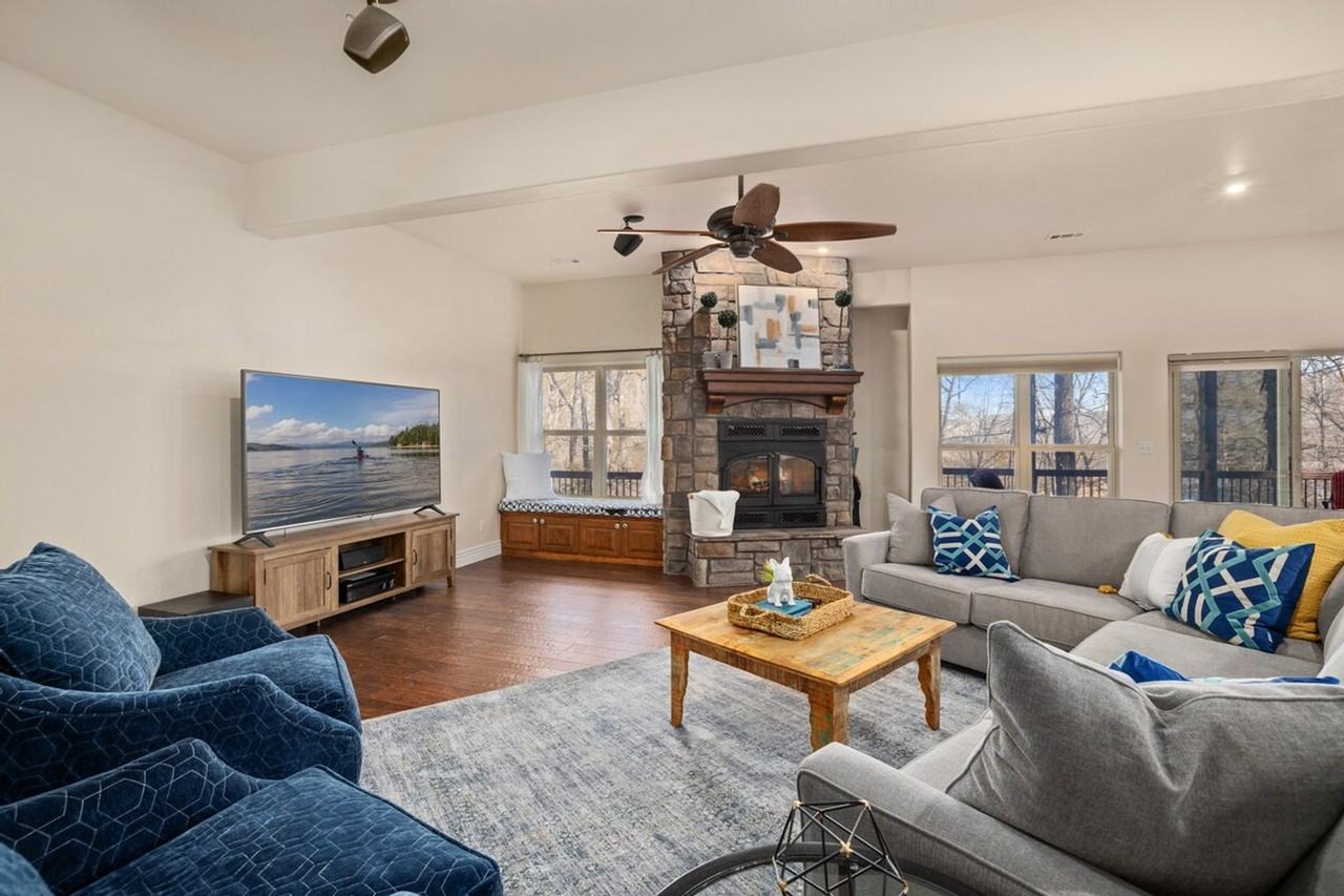 366 Lakeside Rd #1221805P - Photo 3 of 25